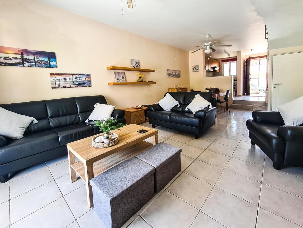 Serena Townhouse Péjia Kültér fotó